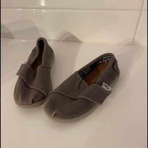 Toddler Size 6 Toms Shoes
